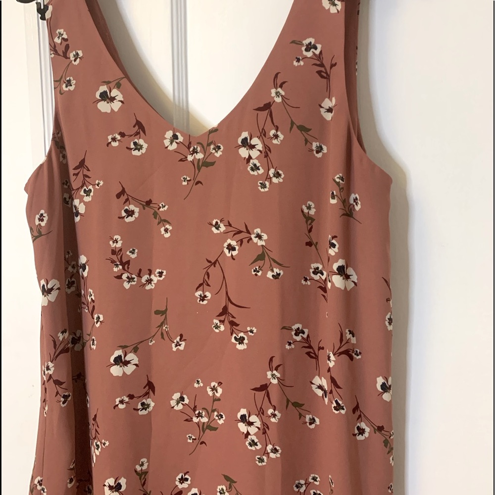 Silky, v neck tank